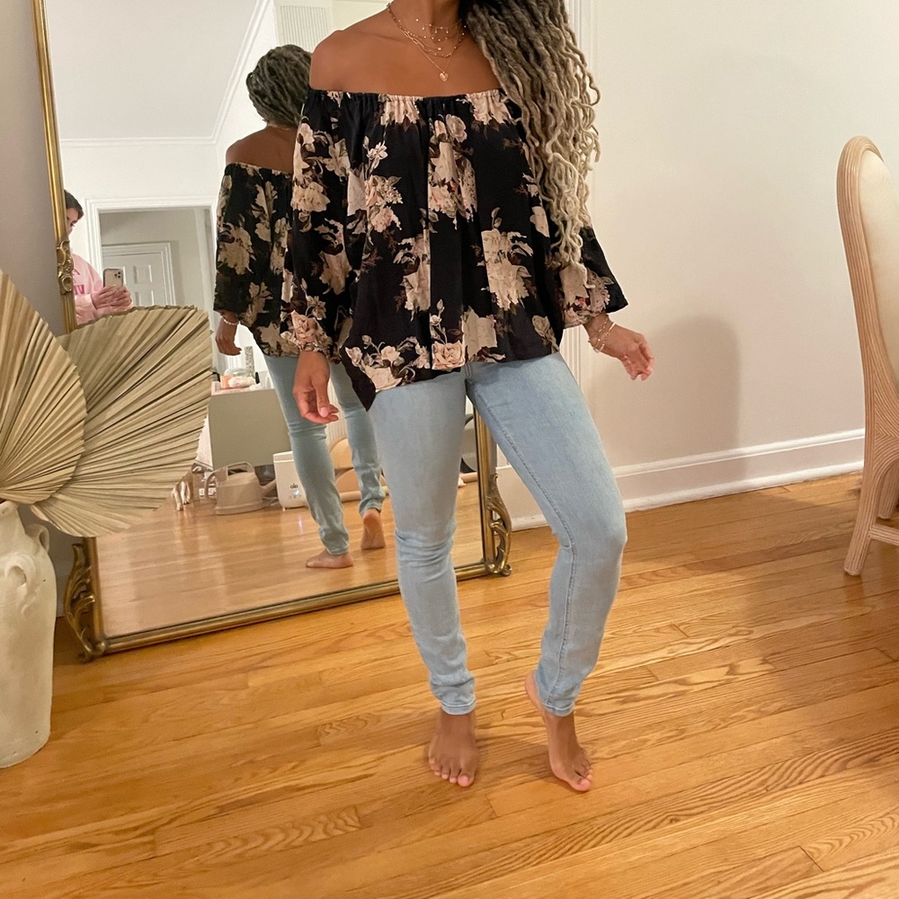 Joie off the shoulder top black and white flowers size s